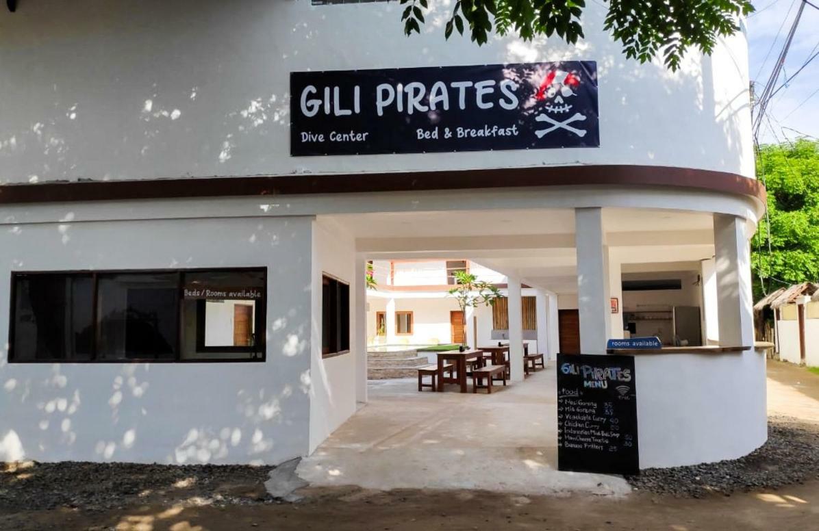 Gili Pirates Dive & Bnb Гили Траванган Экстерьер фото
